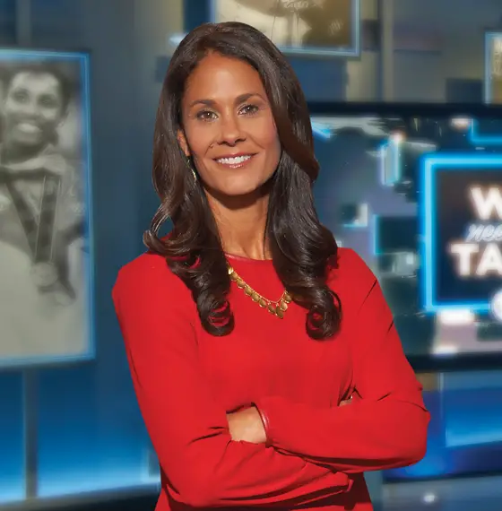 How tall is Tracy Wolfson?